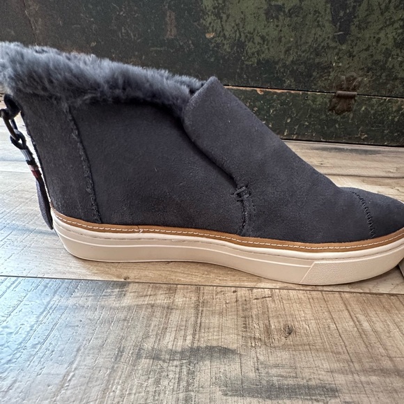 Tom’s NWOB Paxton Slip On Faux Fur Zippered Back size 7 Charcoal Gray Suede - Picture 10 of 12